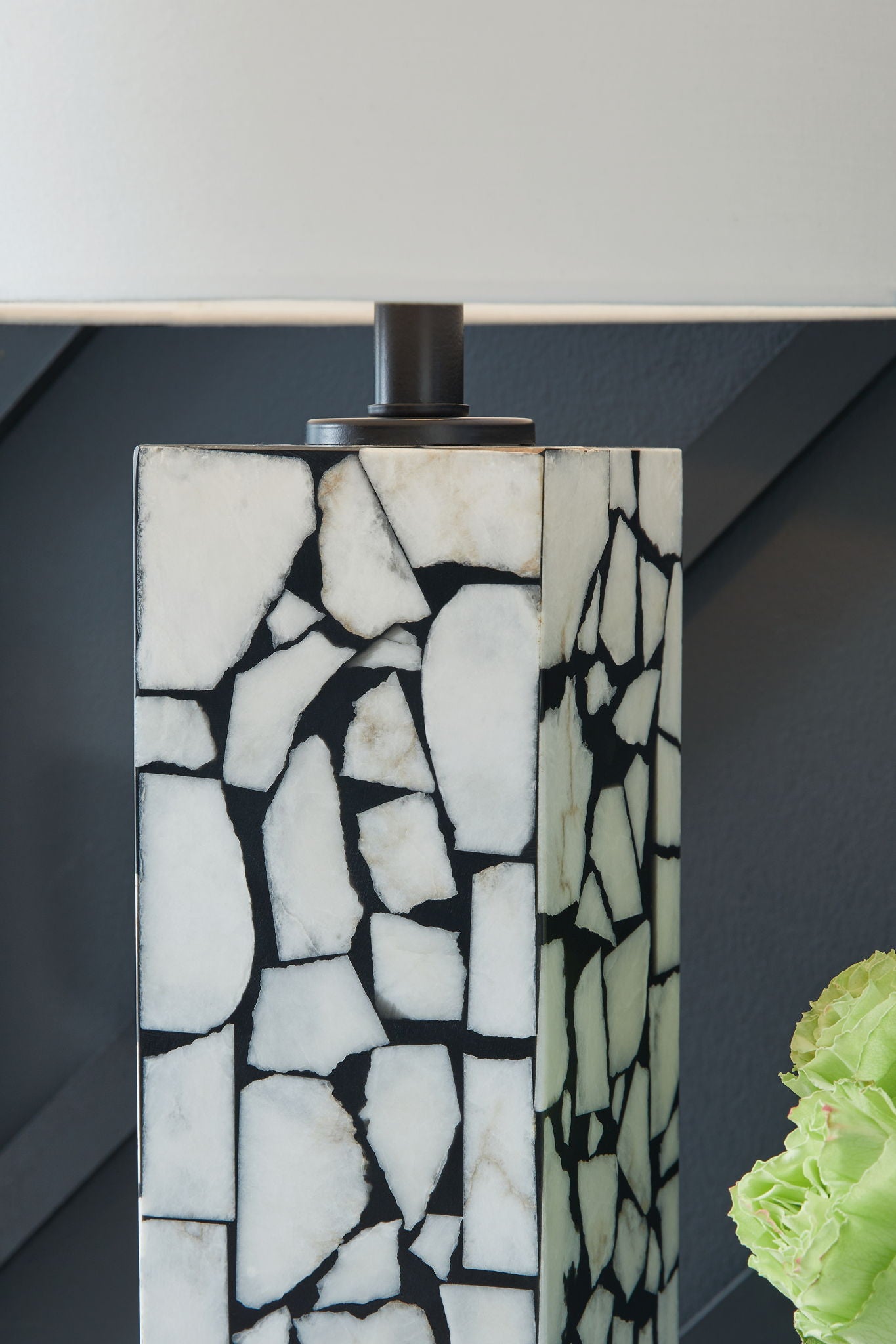 Macaria - Blanco / Negro - Lámpara de mesa de mármol