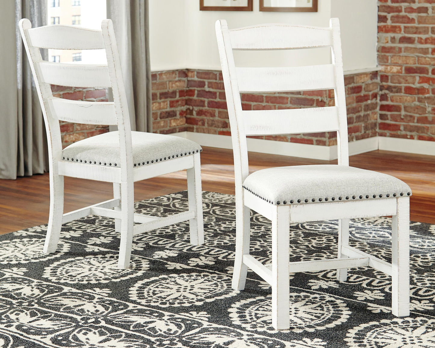 Valebeck - Beige / Blanco - Silla auxiliar de comedor Uph (juego de 2)